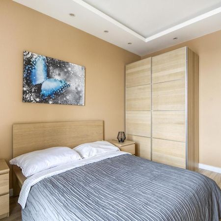 ורשה In Apartments Okecie מראה חיצוני תמונה