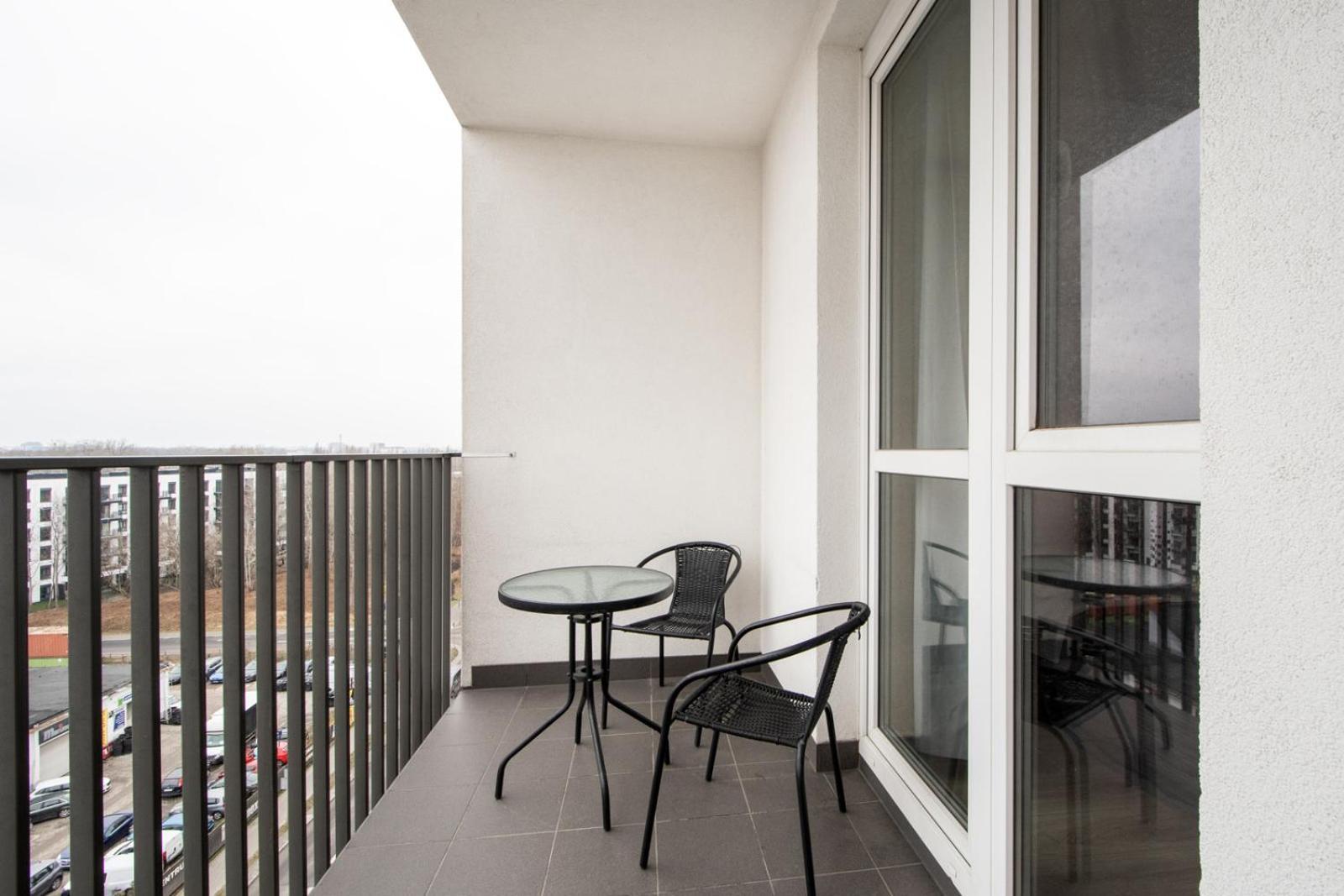 ורשה In Apartments Okecie מראה חיצוני תמונה