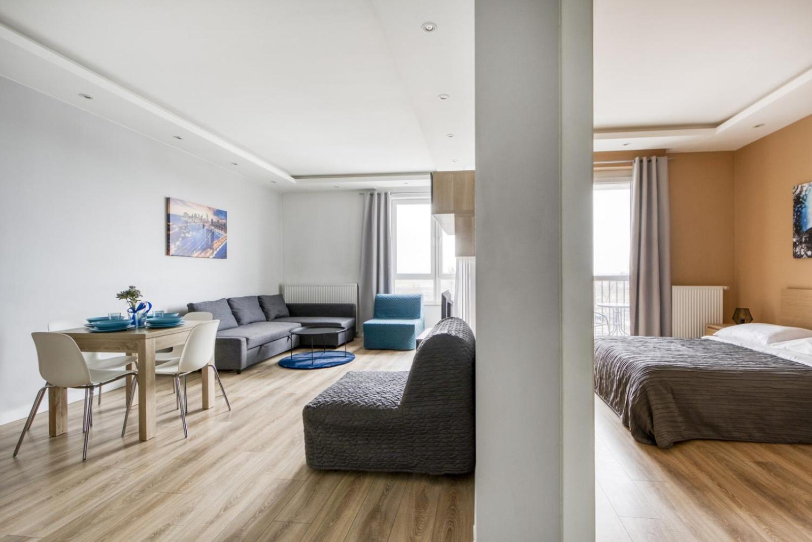 ורשה In Apartments Okecie מראה חיצוני תמונה